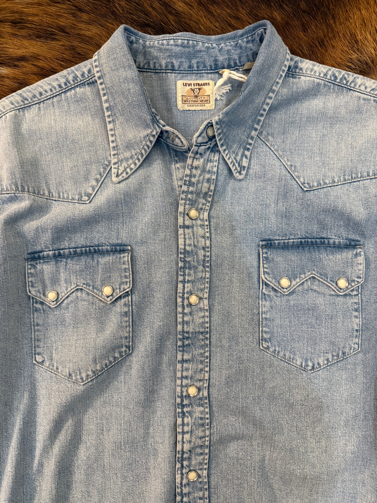 Levi’s Shorthorn Pearl Snap