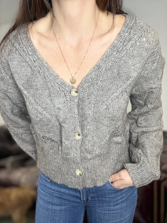 BUTTON DOWN CABLE KNIT CROPPED SWEATER CARDIGAN