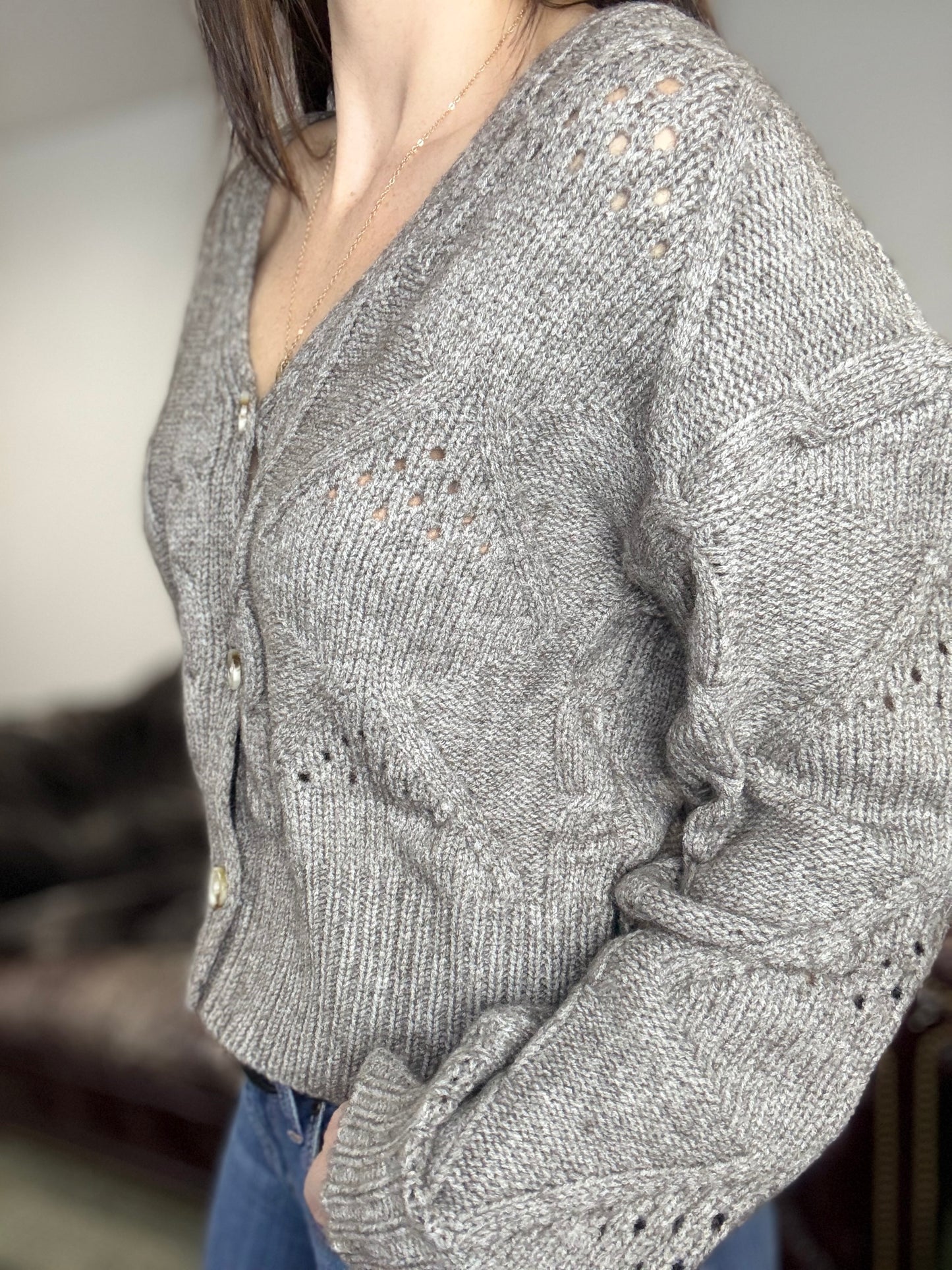 BUTTON DOWN CABLE KNIT CROPPED SWEATER CARDIGAN
