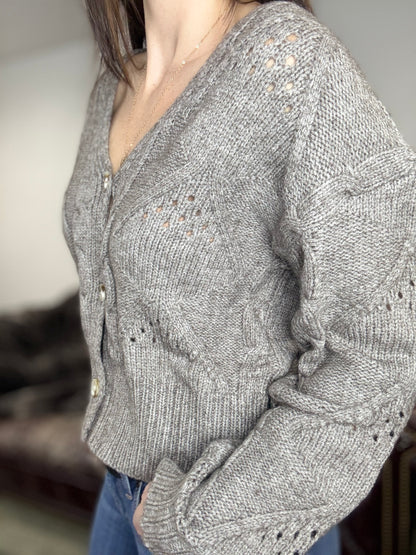 BUTTON DOWN CABLE KNIT CROPPED SWEATER CARDIGAN