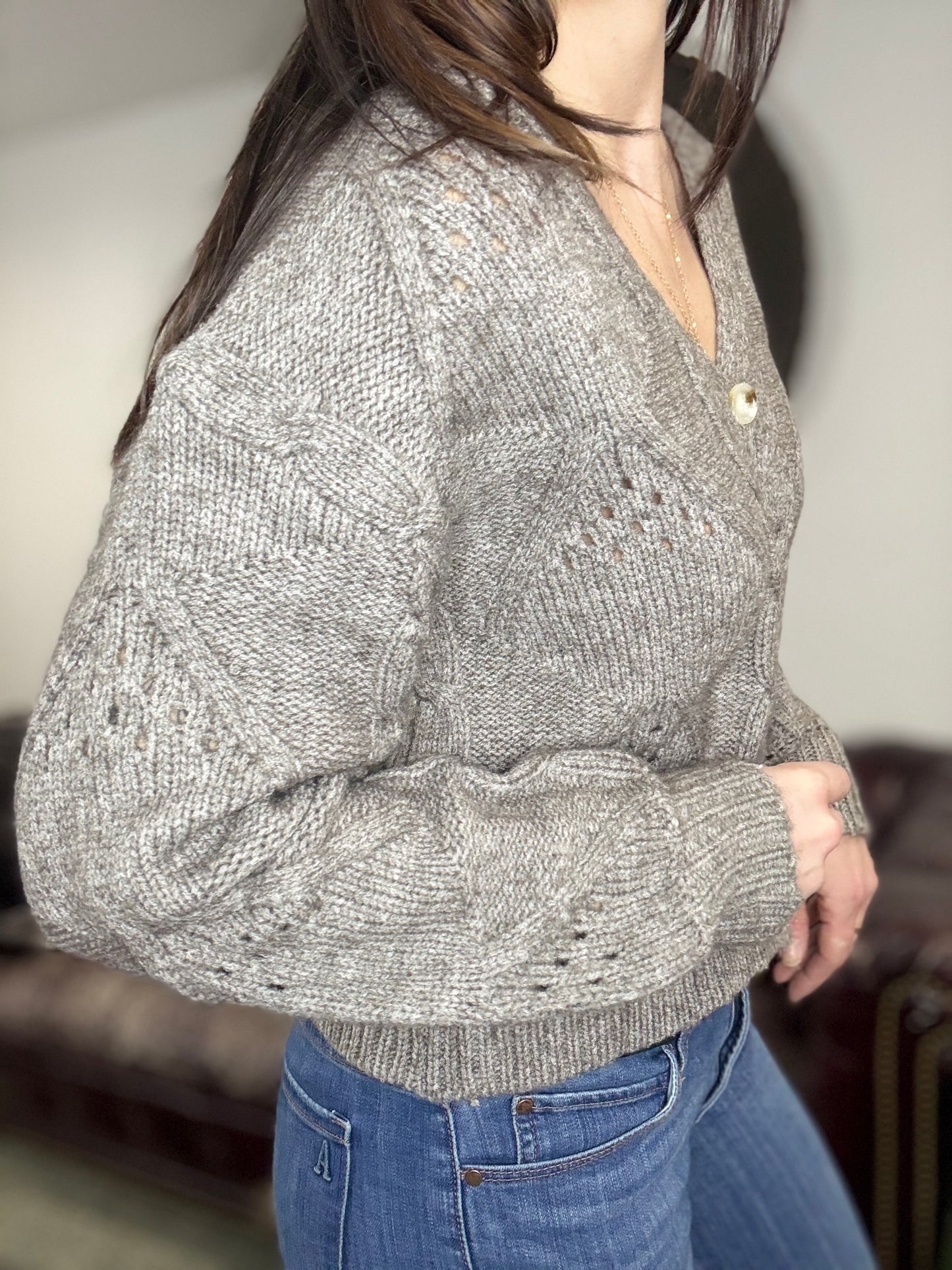 BUTTON DOWN CABLE KNIT CROPPED SWEATER CARDIGAN