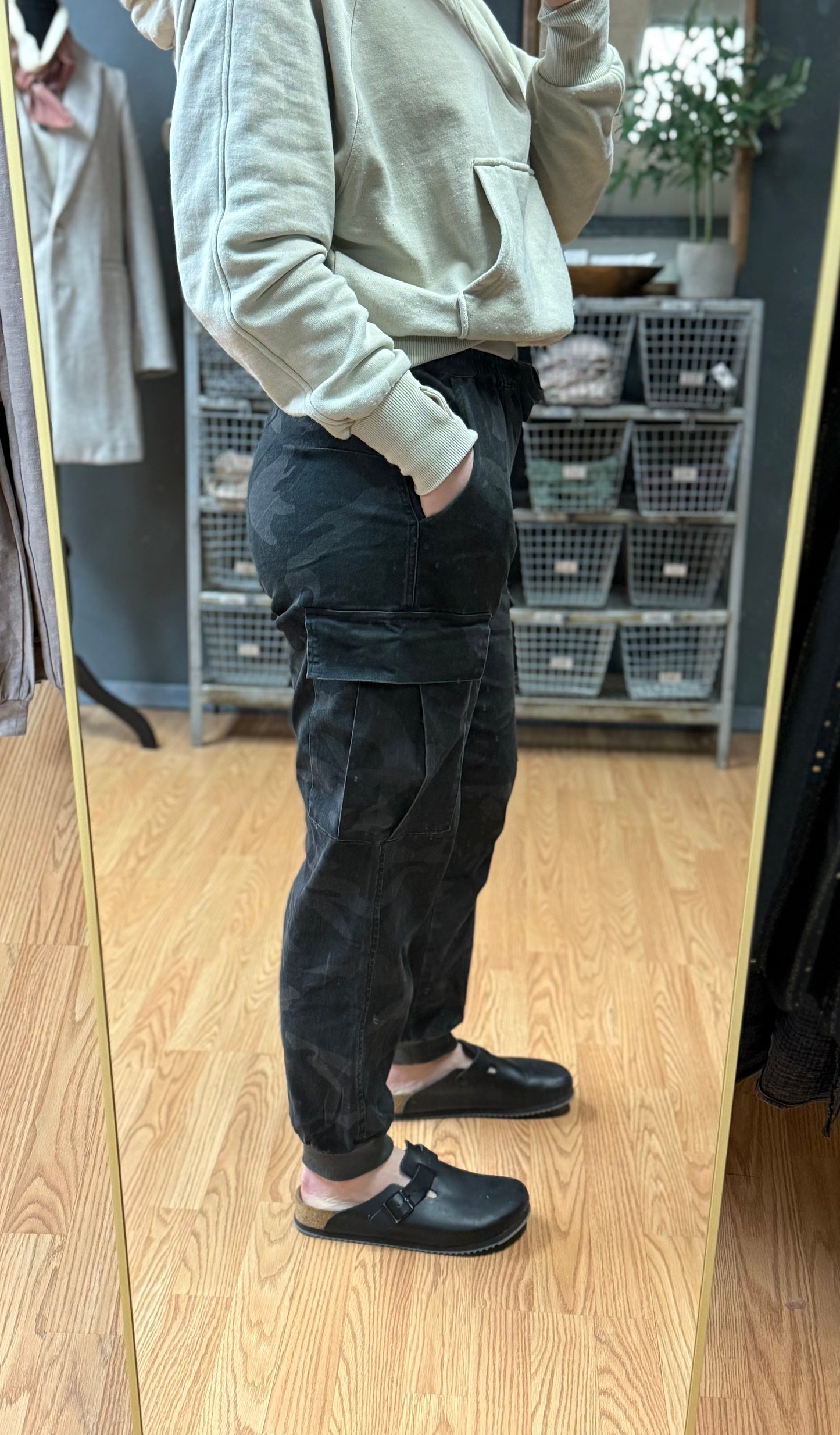 CAMO CARGO JOGGER PANTS