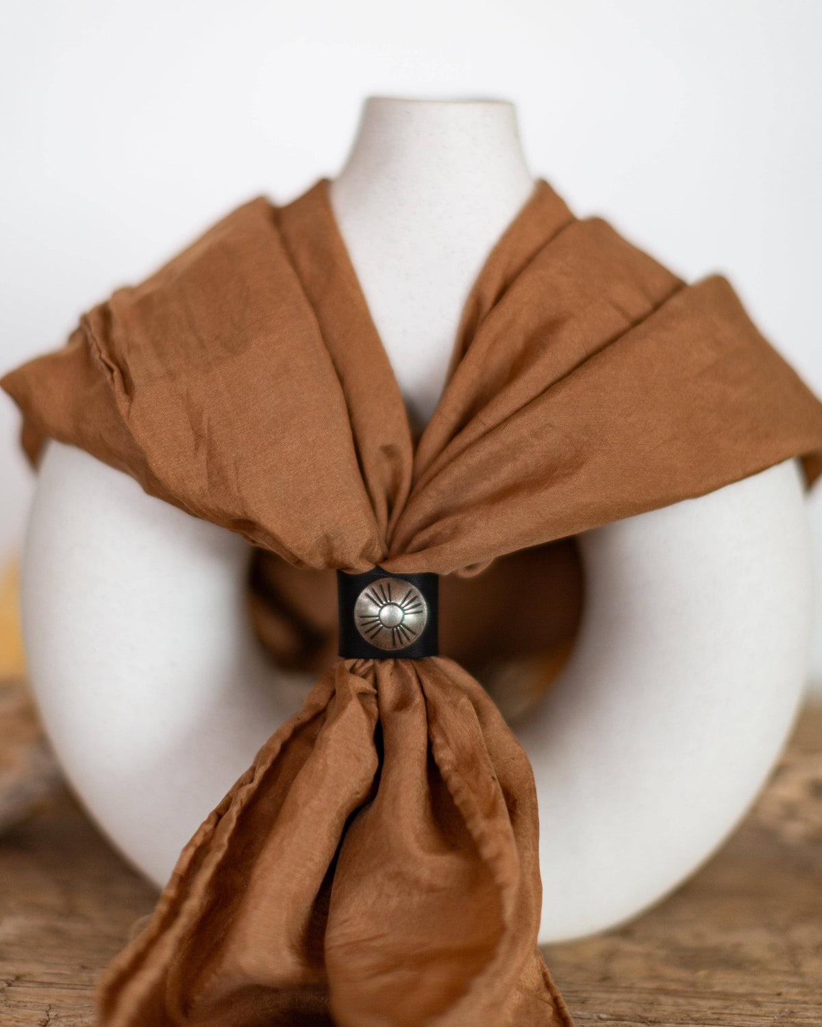 LEATHER SCARF SLIDE